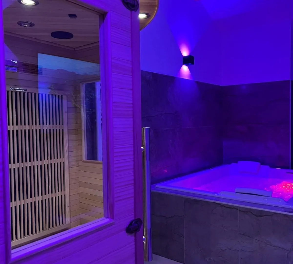 Secret & Jacuzzi Apartment Vienne  France